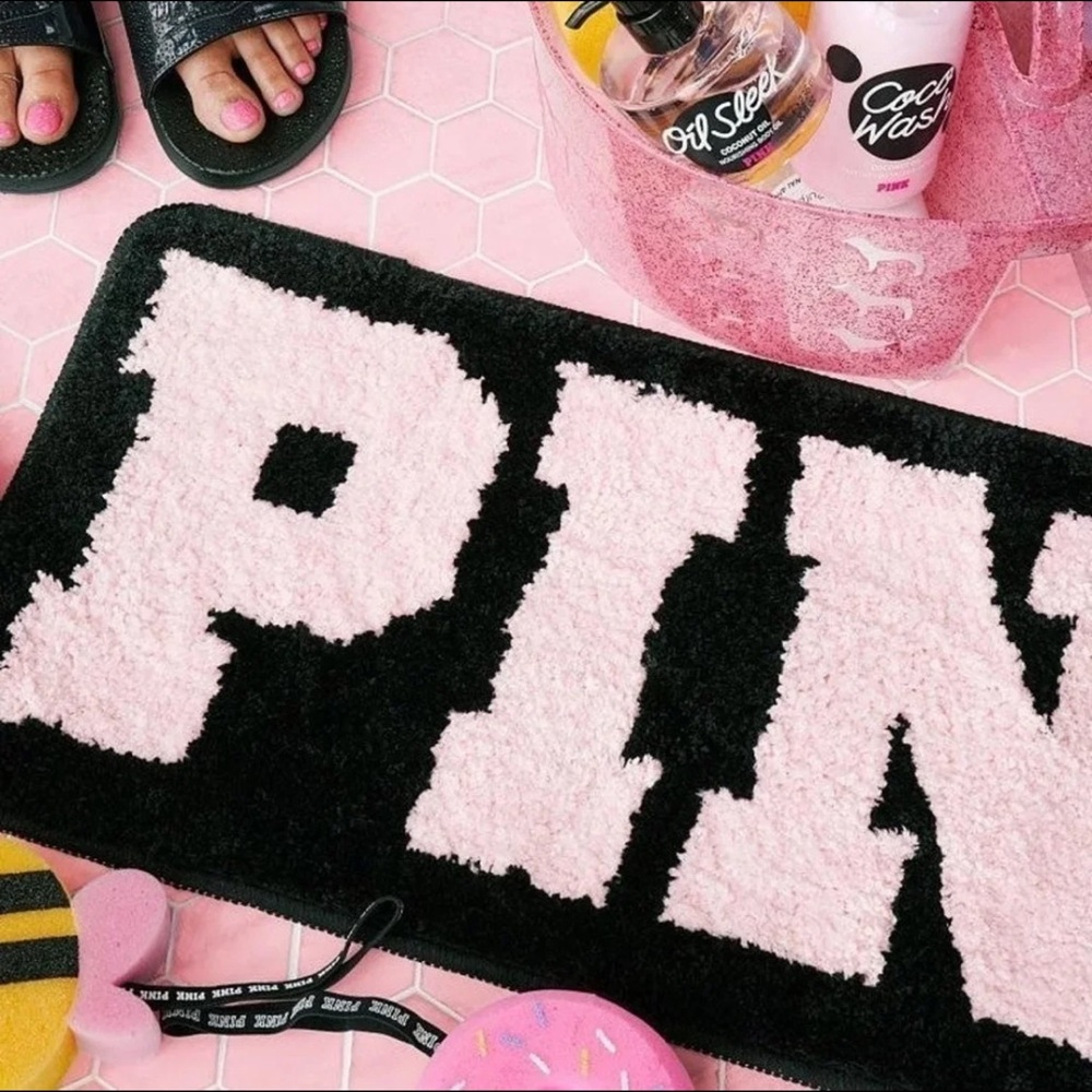 Rare Victoria’s Secret Pink Rugs Gem